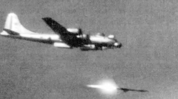 Điều đó khiến Liên Xô phải nhanh chóng tìm kiếm thế hệ máy bay mới. Tu-16 sử dụng động cơ phản lực và có tốc độ cao hơn, trong khi Tu-95 đem lại tầm hoạt động rất xa. Cả hai dần thay thế Tu-4 trong vai trò chiến lược.