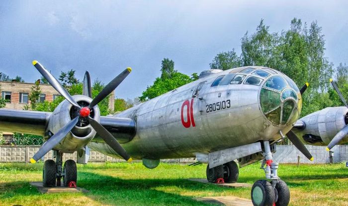 Có khoảng 847 chiếc Tu-4 được chế tạo trước khi dây chuyền kết thúc vào năm 1952.