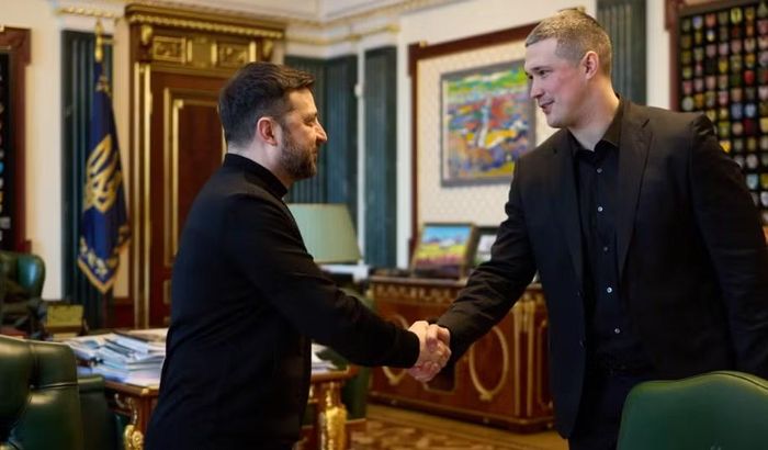 Tháng 7, ông Zelensky bất ngờ miễn nhiệm ông Fedorov trong nỗ lực tái cơ cấu chính phủ. Tổng thống Ukraine cho biết quyết định này xuất phát từ mâu thuẫn giữa ông Fedorov và cựu Tổng tư lệnh.