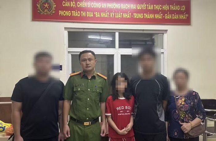 Công an phường Bạch Mai tìm thấy cháu bé 12 tuổi bỏ nhà đi 1 tuần và bàn giao an toàn cho gia đình