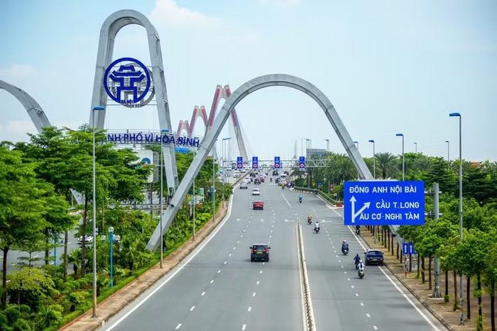 Đường Võ Chí Công hướng lên cầu Nhật Tân (Ảnh: Phan Anh)
