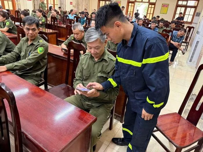 CBCS Đội CC&CNCH Khu vực số 36 hướng dẫn học viên cài đặt APP báo cháy 114