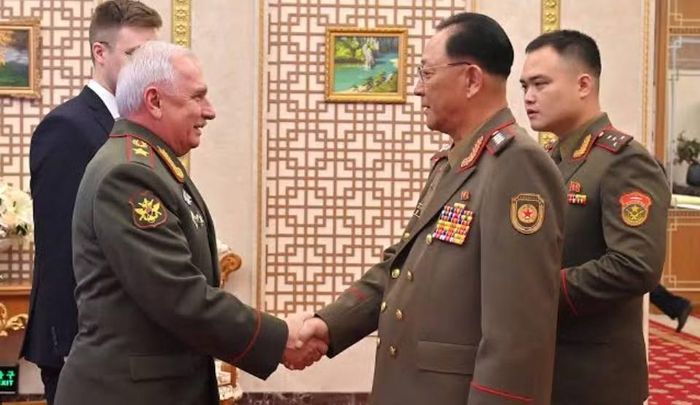 Trong đợt cải tổ này, quan chức quân sự kỳ cựu Pak Jong-chon được bổ nhiệm làm Phó Chủ tịch Quân ủy Trung ương. Ông cũng được bầu lại làm Ủy viên Trung ương Đảng và Ủy viên Bộ Chính trị.