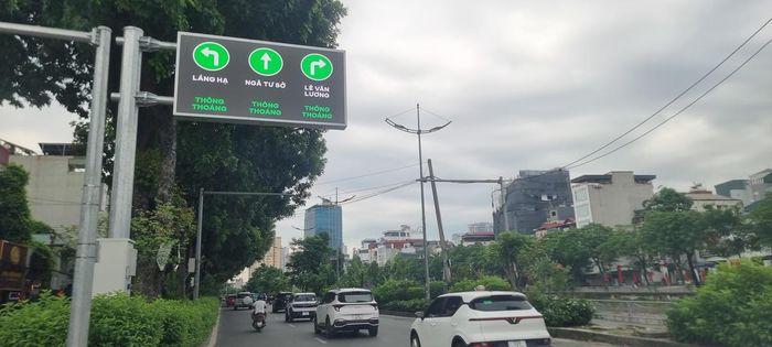 Tương tự là tuyến đường Láng. Ảnh: Nam Anh.