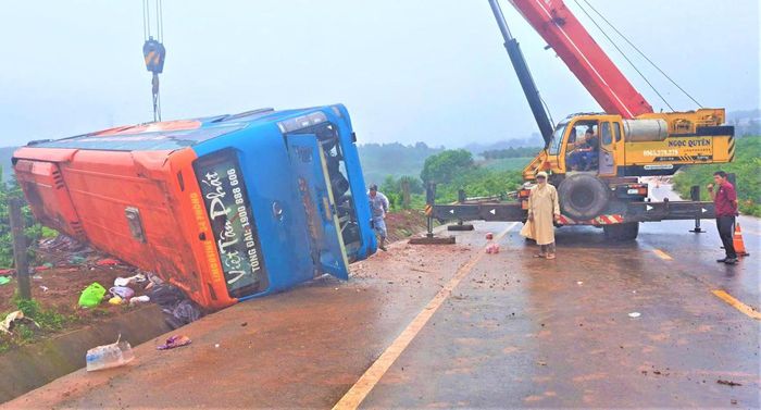 Hiện trường vụ tai nạn trên đường tránh quốc lộ 19. Ảnh: CĐ.