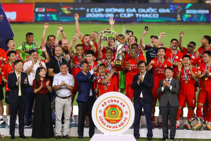 CLB Công an Hà Nội vô địch, có danh hiệu đầu tiên và chứng minh họ là ứng viên số một cho mọi cuộc đua quốc nội mùa này. Năm nay, Quang Hải và đồng đội tranh tài ở 4 đấu trường gồm V.League, Cúp Quốc gia, AFC Champions League Elite và Cúp các CLB Đông Nam Á.