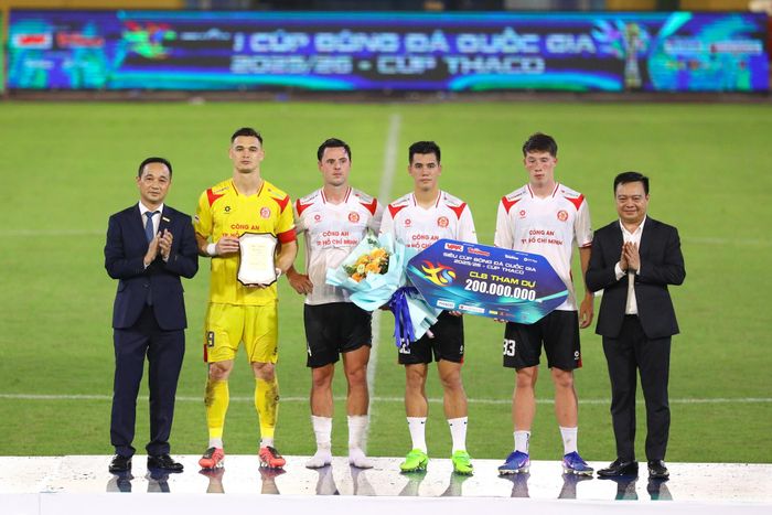 Lê Giang Patrik và đồng đội thua 0-5 chung cuộc, chấp nhận về nhì ở Siêu cúp Quốc gia.