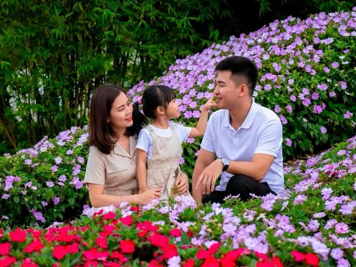  Gia đình chị Ái My tranh thủ đưa con gái đi Đà Lạt trước ngày đi học chính thức. 