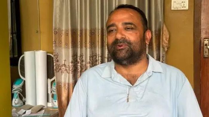  Ông Rajendra Dawadi, hiệu trưởng Trường Trung học Tribhuvan Trishuli ở Nuwakot, Nepal. Ảnh: BBC. 