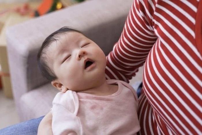 Trẻ ngủ há miệng thường xuyên có thể ảnh hưởng đến sự phát triển khuôn mặt nếu kéo dài. Ảnh: Shutterstock.