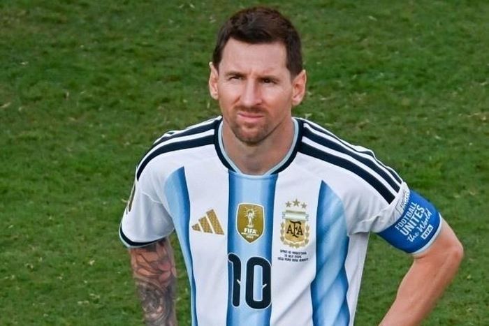 Messi chia tay tuyển quốc gia.
