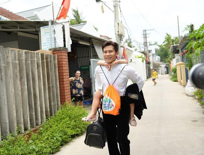 Bố Phương Nam và bé Nguyên Ốc