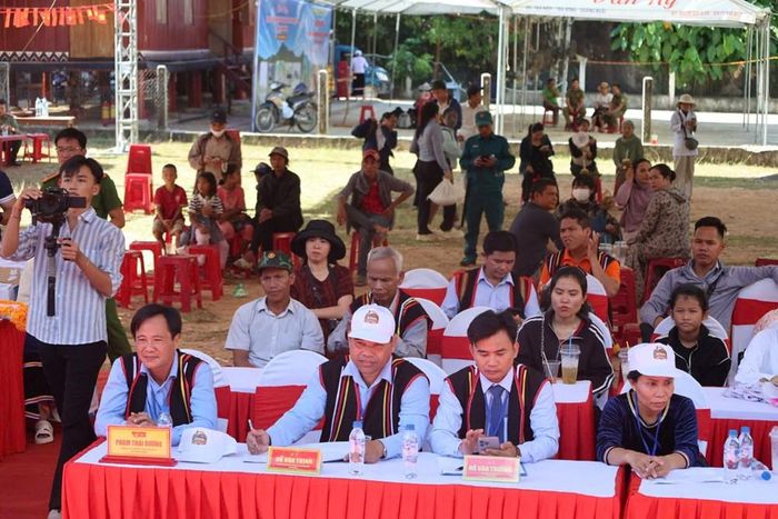 Không gian tái hiện nghi lễ thu hút sự quan tâm của đông đảo người dân và du khách