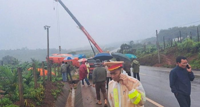 Ngay sau khi nhận được thông tin về vụ việc, lực lượng chức năng đã có mặt tại hiện trường để phối hợp xử lý, hỗ trợ các nạn nhân và tiến hành các bước kiểm tra, xác minh nguyên nhân vụ tai nạn