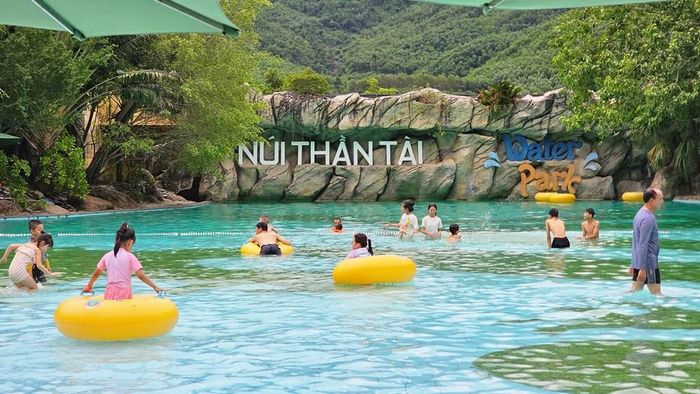 Khách du lịch vui chơi tại Khu du lịch Công viên suối khoáng nóng Núi Thần Tài dịp nghỉ lễ Quốc khánh 2.9