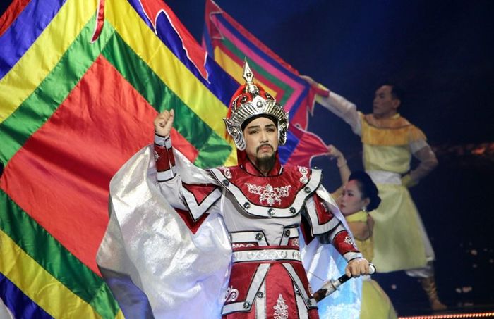 NS Nguyễn Minh Trường - Chuông vàng 2014 trong lớp diễn vai Lý Thường Kiệt