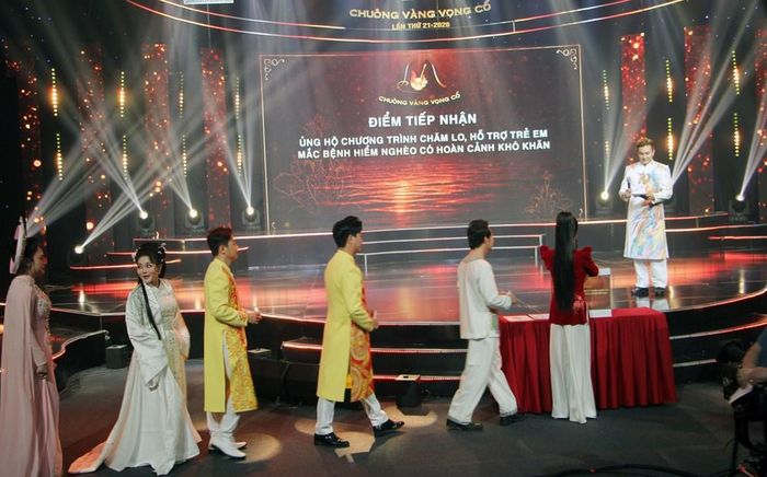 Các NS quyên góp ủng hộ chăm lo trẻ em mắc bệnh hiểm nghèo có hoàn cảnh khó khăn, tại chương trình Gala