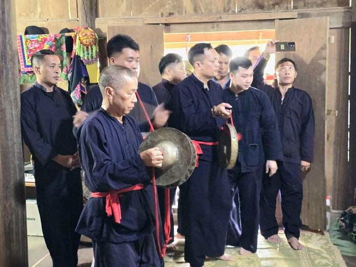 Múa kỳ lân còn là sự kết hợp hoàn hảo giữa vũ điệu, âm nhạc, trò diễn và tinh thần thượng võ