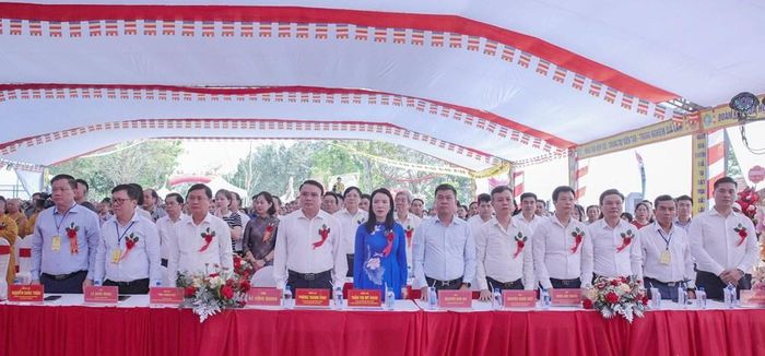 Các đại biểu tham dự buổi lễ
