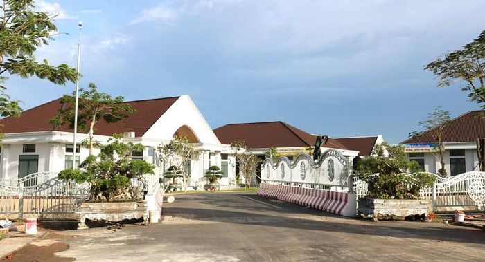 Cơ ngơi Nhà dưỡng lão Láng Sen được đầu tư khang trang, giống như khu nghỉ dưỡng