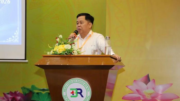 Bác sĩ chuyên khoa II Trần Ngọc Triệu, Giám đốc Bệnh viện đa khoa Bà Rịa phát biểu tại buổi làm việc với đoàn công tác Bệnh viện Bình Dân.