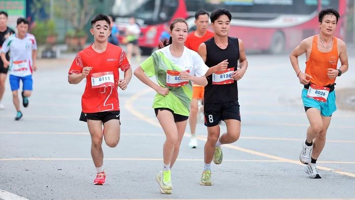 Các vận động viên tham gia tranh tài với tinh thần hào hứng, quyết tâm. (Ảnh: Trần Tuấn)