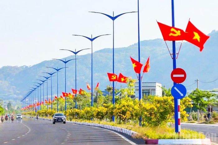 Cờ hoa rực rỡ trên các tuyến đường tại phường Vũng Tàu.