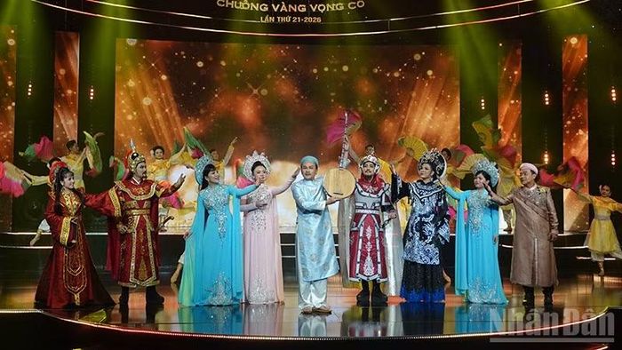 Các nghệ sĩ trong tiết mục Vàng son. (Ảnh: Linh Bảo).