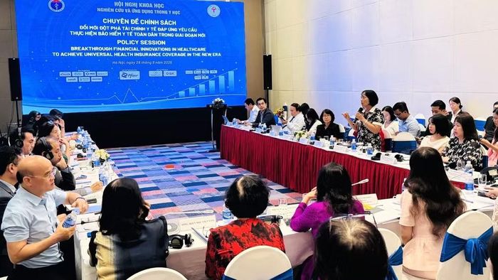 Phiên hội thảo chuyên đề chính sách “Đổi mới đột phá tài chính y tế đáp ứng yêu cầu thực hiện bảo hiểm y tế toàn dân trong giai đoạn mới”. (Ảnh: Minh Hoàng)