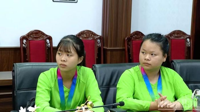 Thành viên đội bóng đá Lâm Bình tham dự gặp mặt và tuyên dương. (Ảnh: Kim Thoa)