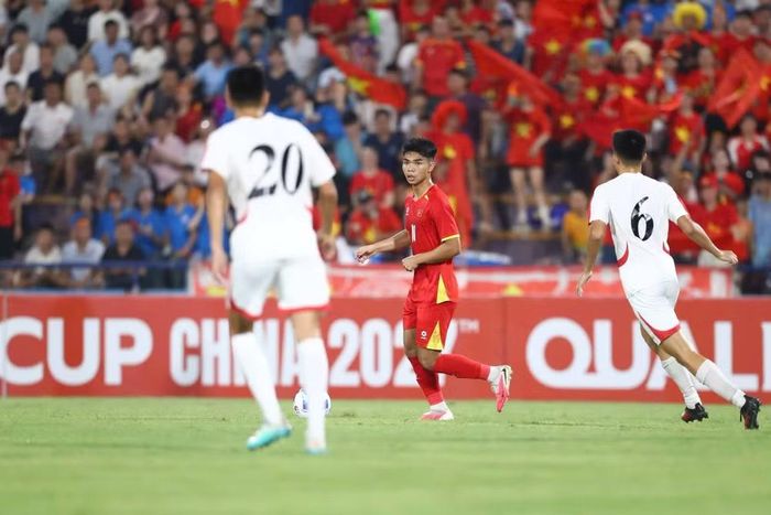 Các cầu thủ Triều Tiên dần chiếm lĩnh thế trận. (Ảnh: VFF)