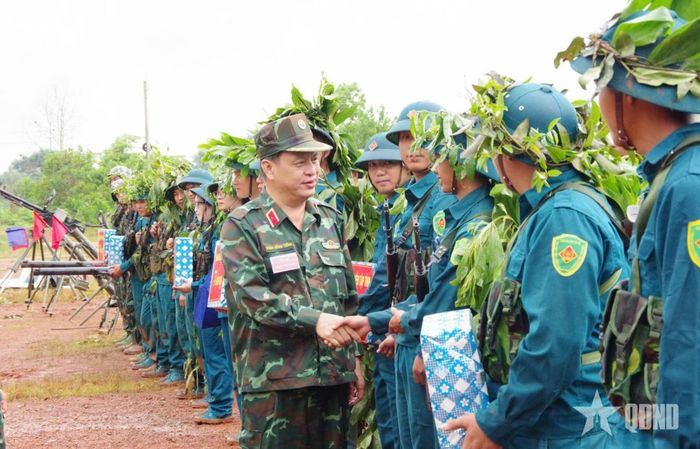 Ban chỉ đạo diễn tập tỉnh Lâm Đồng động viên các đơn vị tham gia diễn tập tác chiến phòng thủ phường 1 Bảo Lộc.