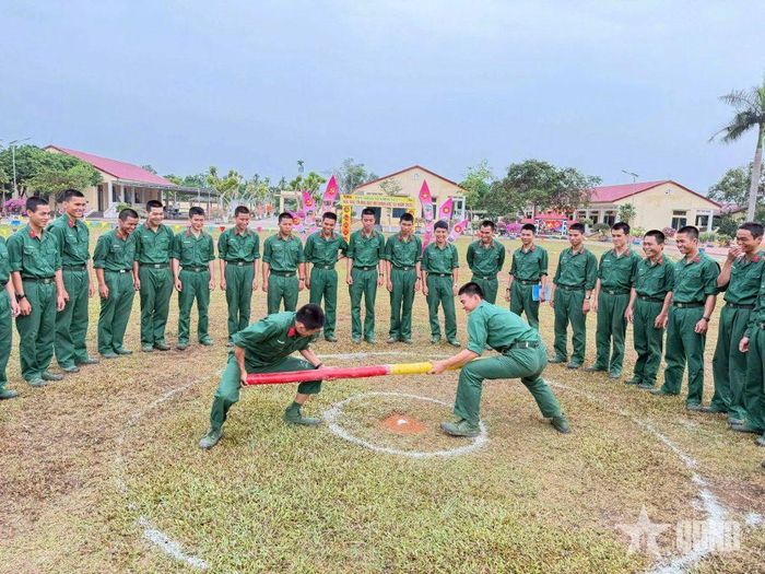 Màn đấu sức đẩy gậy của chiến sĩ Tiểu đoàn 16, Sư đoàn 324. 