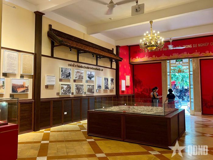 Không gian trưng bày tại tầng 1 của Di tích 48 Hàng Ngang.