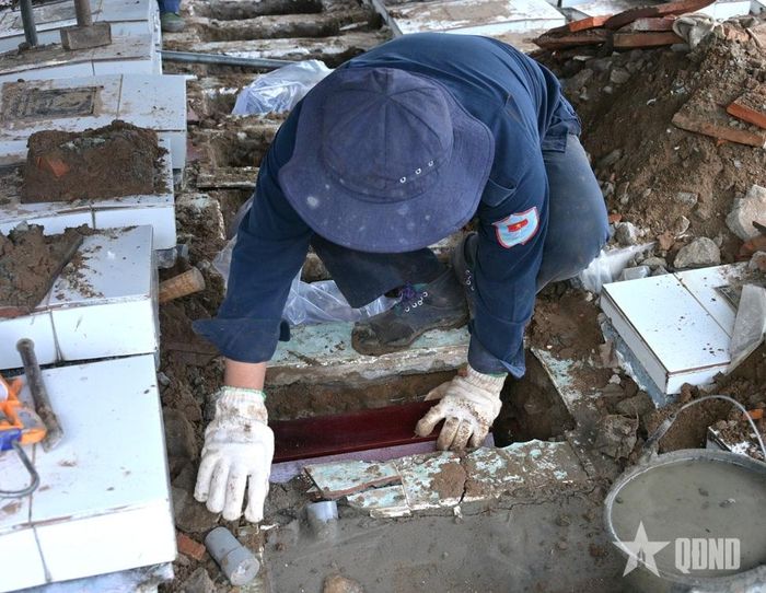 Mọi công việc đều được thực hiện cẩn trọng, tỉ mỉ, đúng quy trình.
