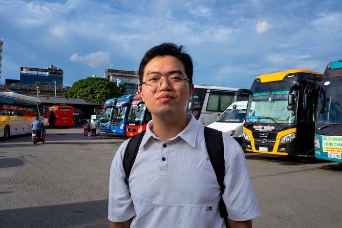 Minh Hiếu chuẩn bị trở về quê Lục Ngạn (Bắc Giang) bằng xe khách từ Hà Nội.