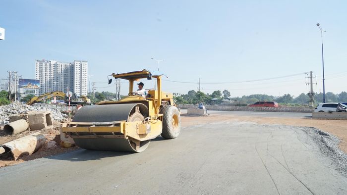  Các nút giao, đường dẫn song hành kết nối với quốc lộ 13 đang được khẩn trương thi công 