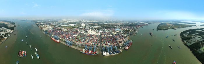 Cảng Cát Lái nhìn từ trên cao. Ảnh HOÀNG HÙNG