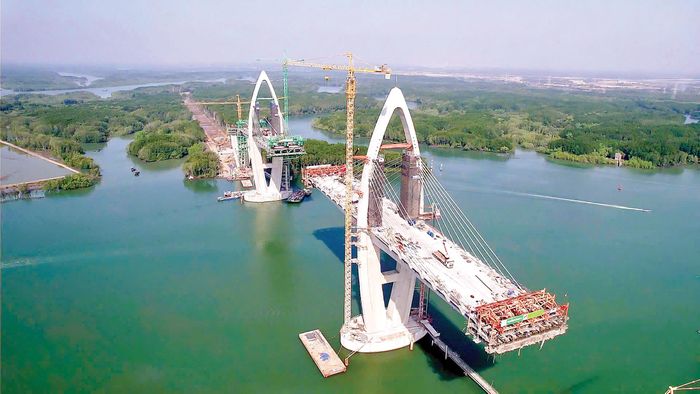 Cầu Phước An đang được thi công, sau khi hoàn thành sẽ giúp kết nối cụm cảng Cái Mép - Thị Vải với Đồng Nai, tuyến cao tốc Bến Lức - Long Thành. Ảnh: THÀNH HUY