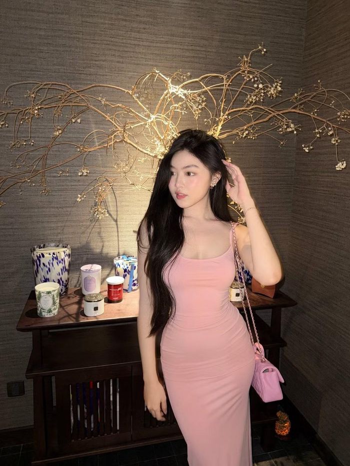 Dù được kỳ vọng bước chân vào showbiz, Lọ Lem hiện vẫn ưu tiên việc học. Cô đang là sinh viên năm 3 tại một trường đại học quốc tế ở TP HCM và tập trung phát triển bản thân. Ảnh: FB Mai Thảo Linh