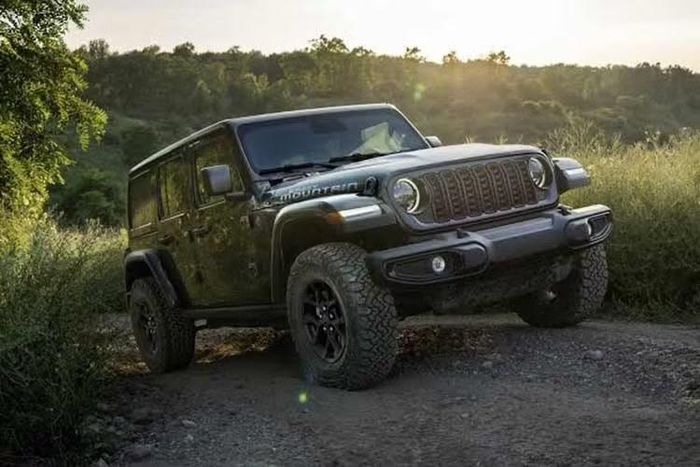 Phiên bản Smoky Mountain có mức giá cao hơn 80 USD quy đổi hơn 2 triệu đồng so với chiếc Wrangler Willys tiêu chuẩn, mang lại sự kết hợp vượt trội giữa thiết kế khác biệt, hiệu suất và tính độc quyền cho cộng đồng sở hữu xe Jeep.