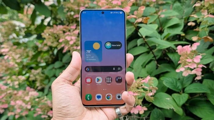 Galaxy S25 FE hướng đến nhóm người dùng muốn trải nghiệm nhiều tính năng cao cấp nhưng không muốn chi quá nhiều cho smartphone.