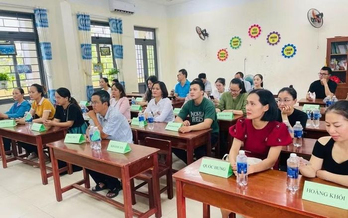 Trường Tiểu học Lê Đình Chinh gặp mặt cha mẹ học sinh. Ảnh: NTCC