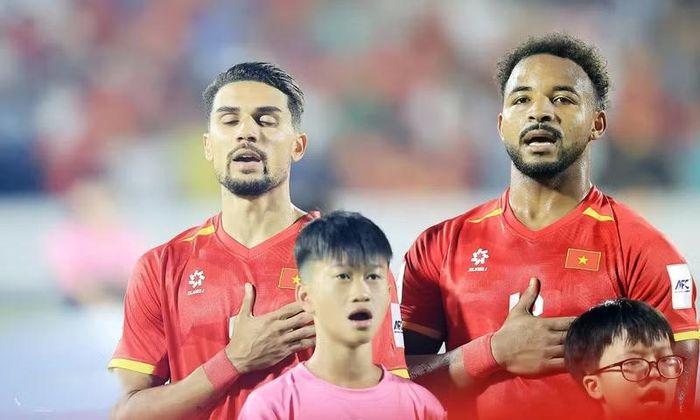 Tại ASEAN Cup 2026, Việt Nam có ba cầu thủ sinh ra tại Brazil là Nguyễn Xuân Son, Đỗ Hoàng Hên và Nguyễn Tài Lộc. Trong đó, Xuân Son tiếp tục giữ vai trò quan trọng trong thành công của đội tuyển.: Đức Đồng.