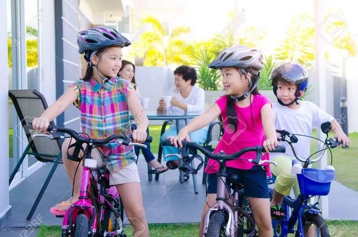 Trẻ em, thanh thiếu niên cần duy trì ít nhất 60 phút hoạt động thể lực mỗi ngày. Ảnh minh họa: INT.