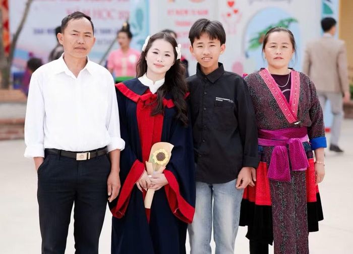 Giàng Thị Thu Thùy cùng gia đình.