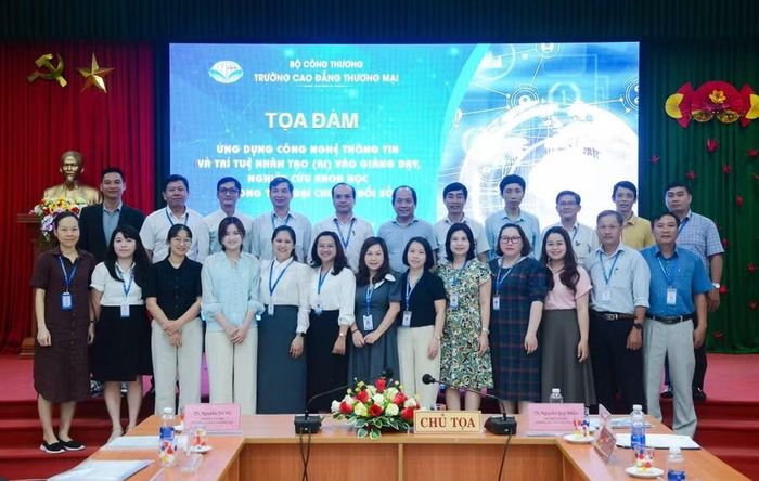 Trường Cao đẳng Thương mại tổ chức tọa đàm Ứng dụng CNTT và trí tuệ nhân tạo (AI) vào giảng dạy, nghiên cứu khoa học.
