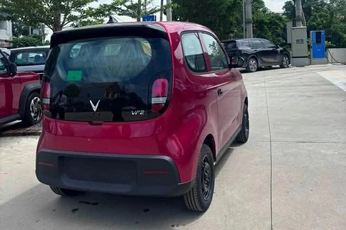 Thiết kế của VF 2 có nhiều điểm chung với Minio Green do hai mẫu xe chia sẻ một số thành phần kỹ thuật.
