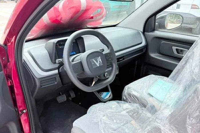 Trang bị trên VinFast VF 2 được giữ ở mức vừa đủ cho nhu cầu sử dụng cơ bản.