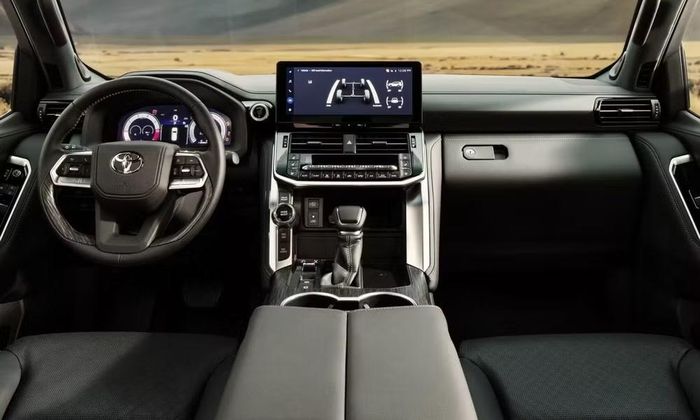 Thiết kế khoang lái trên hai phiên bản hybrid. Ảnh: Toyota